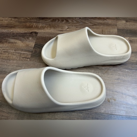 Adidas Yeezy Slides Bone White Size 11 - Picture 3 of 8